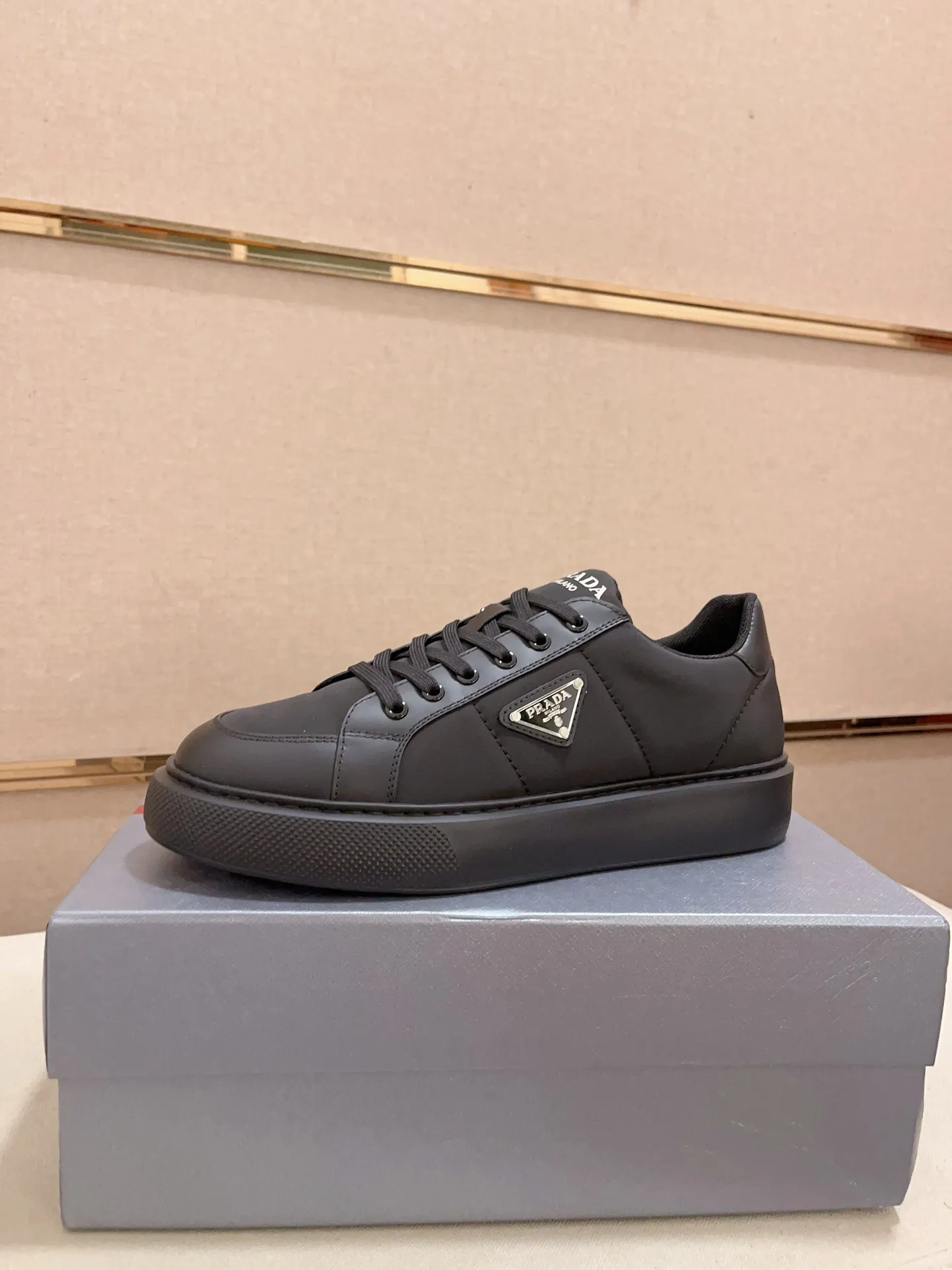 Factory price 580💰 ✔️✔️✔️High version High-quality new Prada (Prada) counters are on the market at the same time. The new men's shoes and 😘fabrics are selected from first-layer cowhide and are made by pure handicrafts. Lining: Full cowhide lining. 👍🏿 High-end ☄️ air-cushion molded anti-slip rubber outsole, exquisite lines, simple and elegant, comfortable and high-end for leisure travel. Code number: 38 to 44 (45 can be customized)